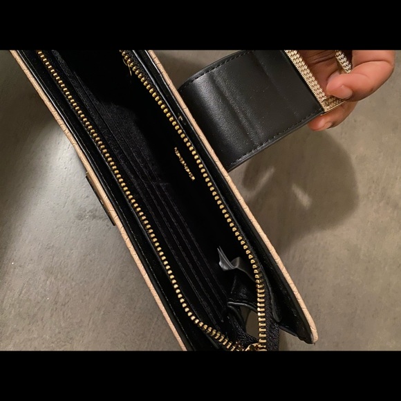 Bebe Clutch - Picture 4 of 5